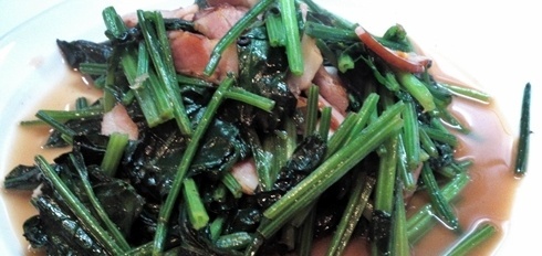 あきる野市五日市洋食キッチンシオン　ほうれん草とベーコンのソテー